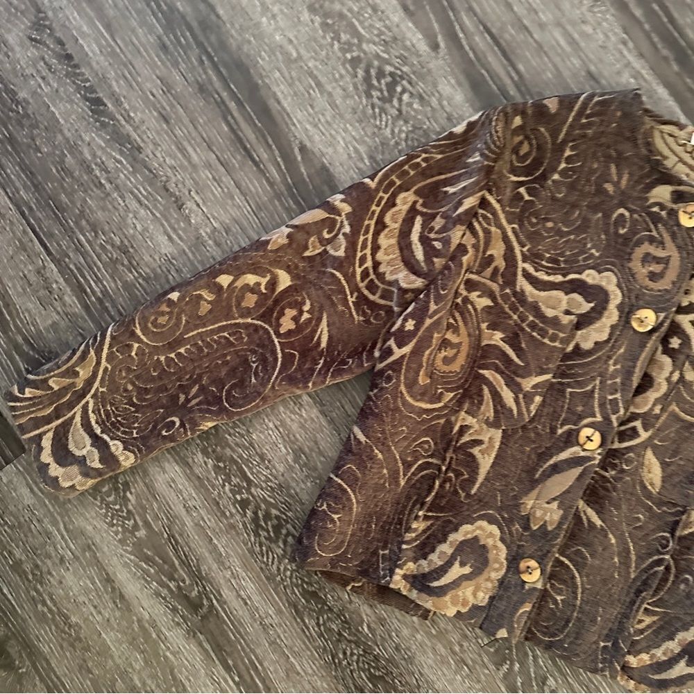 Hannah. M Jacket - Picture 3 of 10